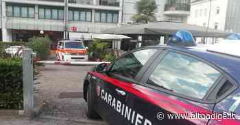 Merano, anziana scivola sulle scale di un bar in centro e muore - Alto Adige