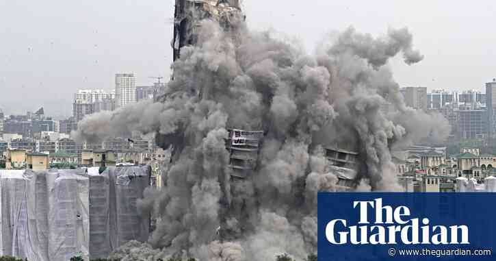 Families flee as India demolishes 100-metre towers outside Delhi