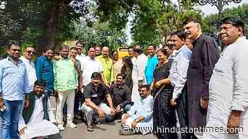 Jharkhand suspense continues amid marathon meetings & trips of ruling camp MLAs - Hindustan Times