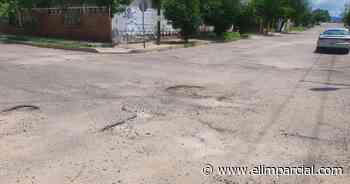 Hermosillo: Vecinos de la colonia Palo Verde usan escombro para tapar baches - EL IMPARCIAL Sonora
