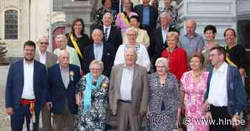 Feestelijke ontvangst voor jubilarissen in gemeentehuis | Lebbeke | hln.be - Het Laatste Nieuws