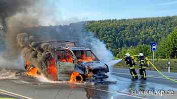 Auf der B480 in Olsberg: VW Crafter fängt plötzlich Feuer - WP News