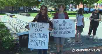 Small rally in Moncton calls for better health care in N.B.