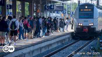 Deutsche Bahn hails 9-euro public transport ticket - DW (English)