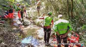 Cacciatore cade in una scarpata a Fossombrone: portato a Torrette in elisoccorso. Tre giovani bloccati dalla p - corriereadriatico.it
