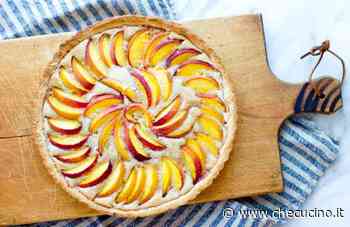 Crostata con crema frangipane e pesche: è dolce e fruttata, una delizia irresistibile! - CheCucino.it