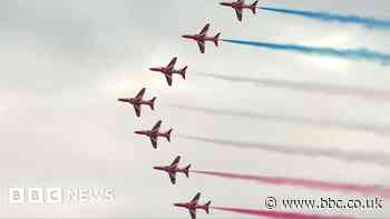 Red Arrows wow crowds as Clacton Airshow returns