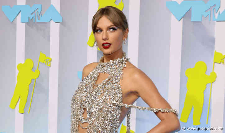 Taylor Swift's Dress at MTV VMAs 2022 Needs to Be Seen from the Front & Back!