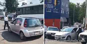 [Video] De reversa, escapa conductora de policías viales en Cuernavaca - Diario de Morelos
