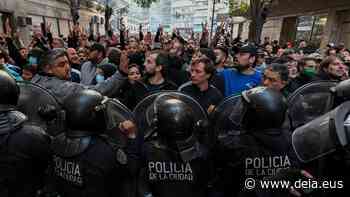 Policías y simpatizantes de Cristina Kirchner se enfrentan en Buenos Aires - Deia