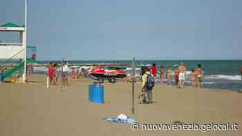Rischia di annegare a Jesolo, salvato dai bagnanti: 67enne in Rianimazione - La Nuova Venezia