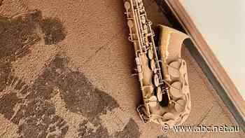 Lismore flood victims at Northern Rivers Conservatorium receive donated instruments to play new orchestral piece - ABC News