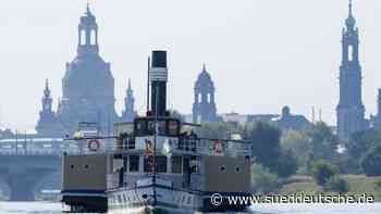 Wetter - Dresden - Weiter Niedrigwasser in Sachsens Flüssen: Elbdampfer fahren - Panorama - Süddeutsche Zeitung - SZ.de