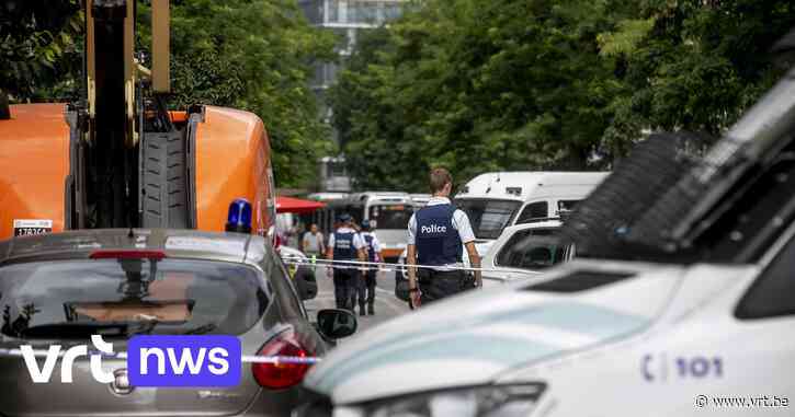 Bestuurder die met bestelbus inreed op terrassen in Brussel is bekend bij gerecht, parket houdt alle pistes open - VRT NWS
