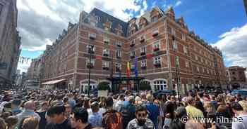 Straat voor hotel Coldplay staat vol hoopvolle fans - Het Laatste Nieuws