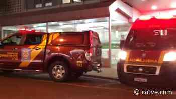 Homem sofre fratura exposta em tornozelo após cair de escada - Catve