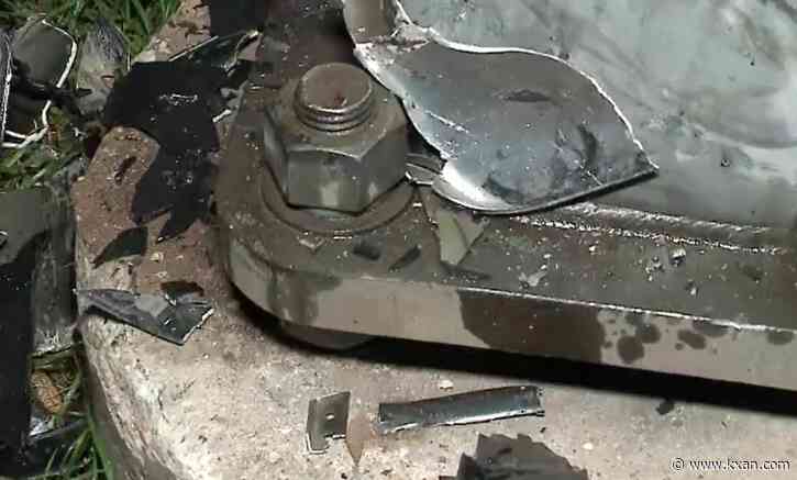 One dead after vehicle hits traffic light in far north Austin