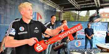 Wohlfühlstart im Wohnzimmer: Der HCE schießt auf dem Schlossplatz scharf - Nordbayern.de