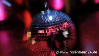 Feiern während Krankschreibung kann Kündigungsgrund sein