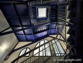 L'incroyable histoire de cet escalier bleu totalement méconnu à Lyon - actu.fr