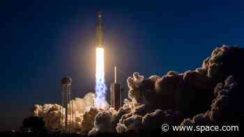 SpaceX Falcon Heavy rocket stuns viewers with gorgeous liftoff (photos)