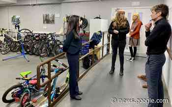 Angela Rayner visits Oldham charity Positive Steps - The Oldham Times