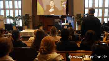 Wie wollen Sie die Geflüchteten zurückholen? Diese Fragen stellten deutsche Studierende Selenskyj