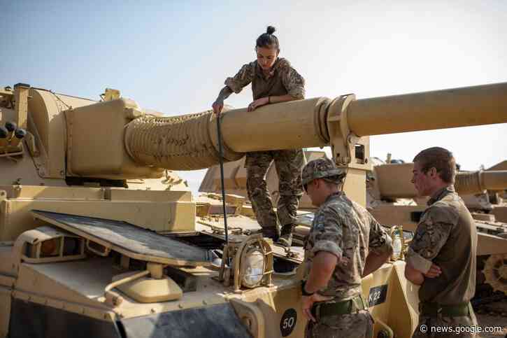 UK defense chief announces jump-start for new field artillery weapons - Yahoo News