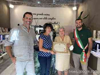 Bibbiena, una targa per i 50 anni di attività di Gabriella e Sabrina di ... - Casentinopiù