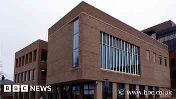 Thurrock: Bankrupt council pays 'away from post' officers £129k