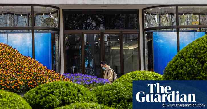 Rush for bags and scarves helps Burberry offset China Covid slump