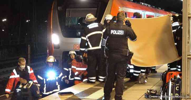 Zwillingsschwestern von Zug erfasst – 18-Jährige tot