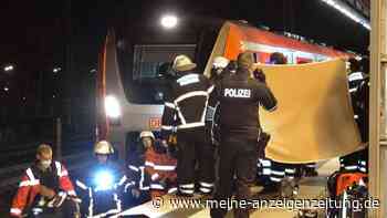 Zwillingsschwestern von Zug erfasst - 18-Jährige tot