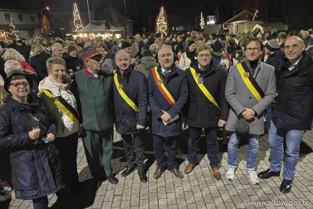 Rotonde loopt helemaal vol voor nieuwjaarsdrink
