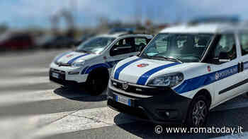 Trovato in terra svenuto, rianimato da un vigile e scortato in ospedale
