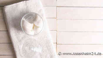 Wie Fliesen, Schuhe und sogar Möbel mithilfe von Nagellackentferner wieder sauber werden