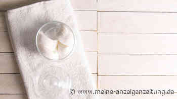 Wie Fliesen, Schuhe und sogar Möbel mithilfe von Nagellackentferner wieder sauber werden