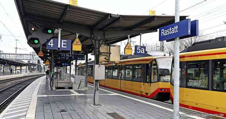 Mädchen prügeln am Bahnhof auf 14-Jährige ein