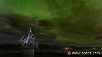 'Absolutely bonkers' aurora lights up the sky above Iceland (video)