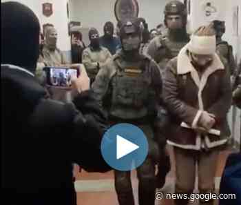 Le prime immagini di Messina Denaro dopo l'arresto: in caserma ... - Open