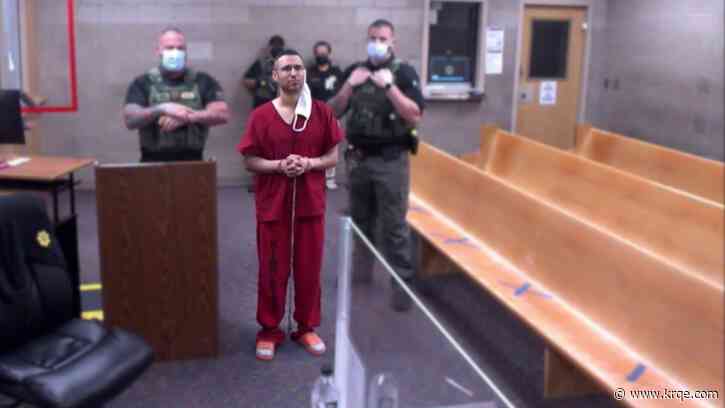 Prosecutors seek to keep Solomon Peña behind bars ahead of trial in shooting case