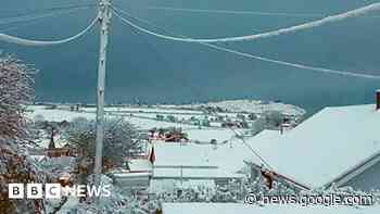 Cornwall snow: Schools shut and roads blocked - BBC