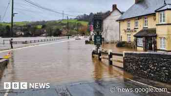 Devon and Cornwall flooding leaves roads shut and scuppers matches - BBC