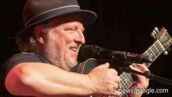 Konzert von Axel Prahl in Northeim: Der mit dem Mikro flirtet - hna.de