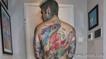 Fedez e il suo nuovo tatuaggio, dedica ai figli Leone e Vittoria: «Per la forza che siete riusciti a darmi» - Vanity Fair Italia