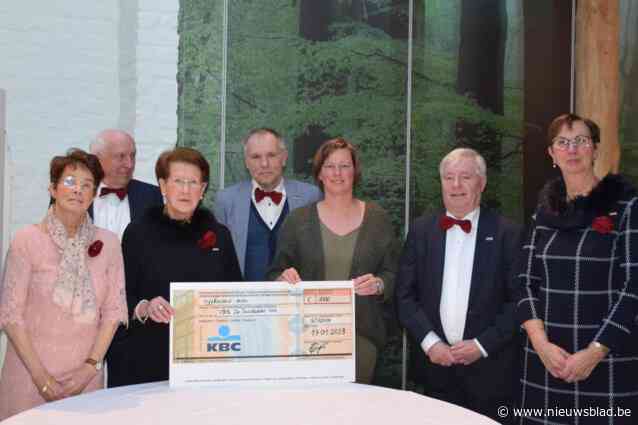 Neos schenkt 500 euro aan sociaal fonds voor basisscholen