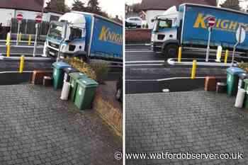 Lorry hits redesigned Woodmere Avenue width restriction