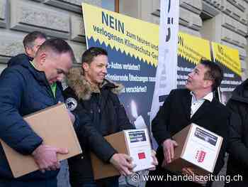 SVP deponiert knapp 104'000 Unterschriften gegen Klimaschutz-Gesetz