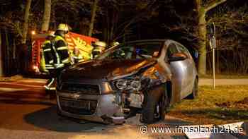 Nach Kreuzungs-Crash auf B299: Polizei kassiert Führerschein an Ort und Stelle ein