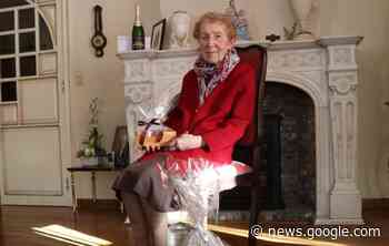 Putte viert oudste vrouw (103) van gemeente met champagne en ... - RTV